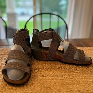 Muk Luks  Elle Wedge‎ Sandal Size 8.5